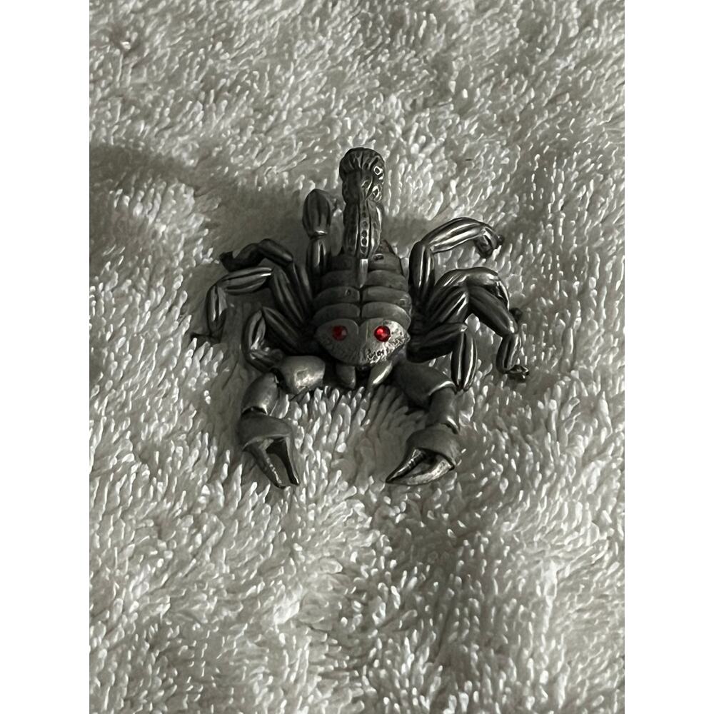 Vintage Spoontique scorpion with red ruby eyes #1211- 1 3/4”
